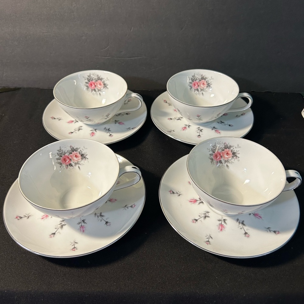 VTG Harmony House discontinued Rosebud cup/saucer set of 4